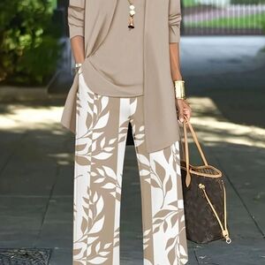 Stylish Tan Leaf Print Women's Pants